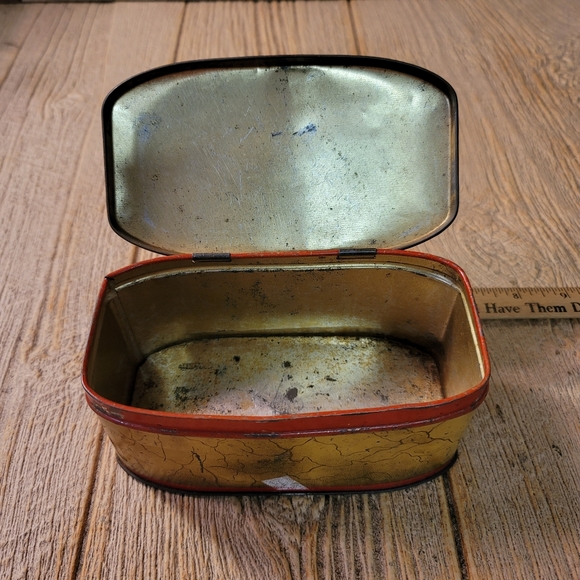 Vintage hinged lid tin, with stagecoach picture lid. MADE IN ENGLAND - Picture 3 of 5